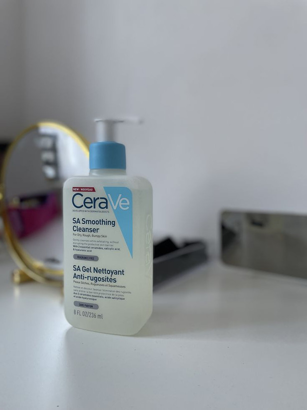 ژل شسستشو سراوی CeraVe مدل SA Smoothing