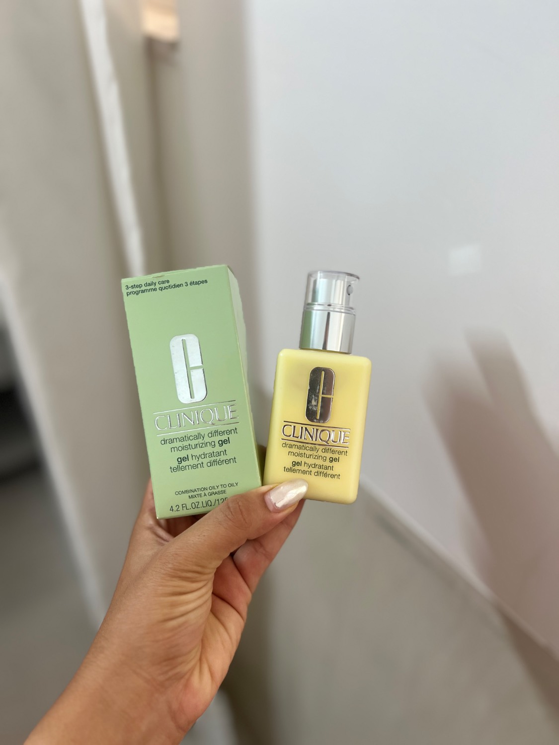 آبرسان کلینیک Dramatically Different Moisturizing Gel